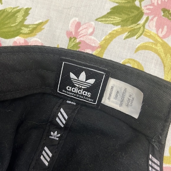 Distressed adidas’s top - Picture 5 of 9